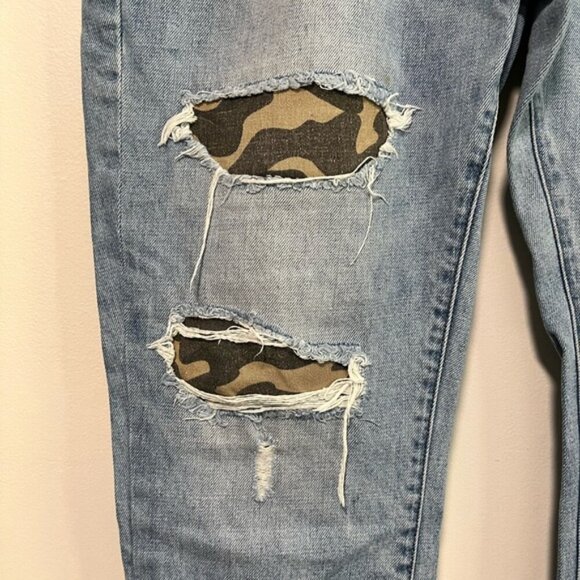 Guess Men’s Camo Patch Distressed Jeans Size 36 Light Wash Straight Leg - Picture 9 of 13